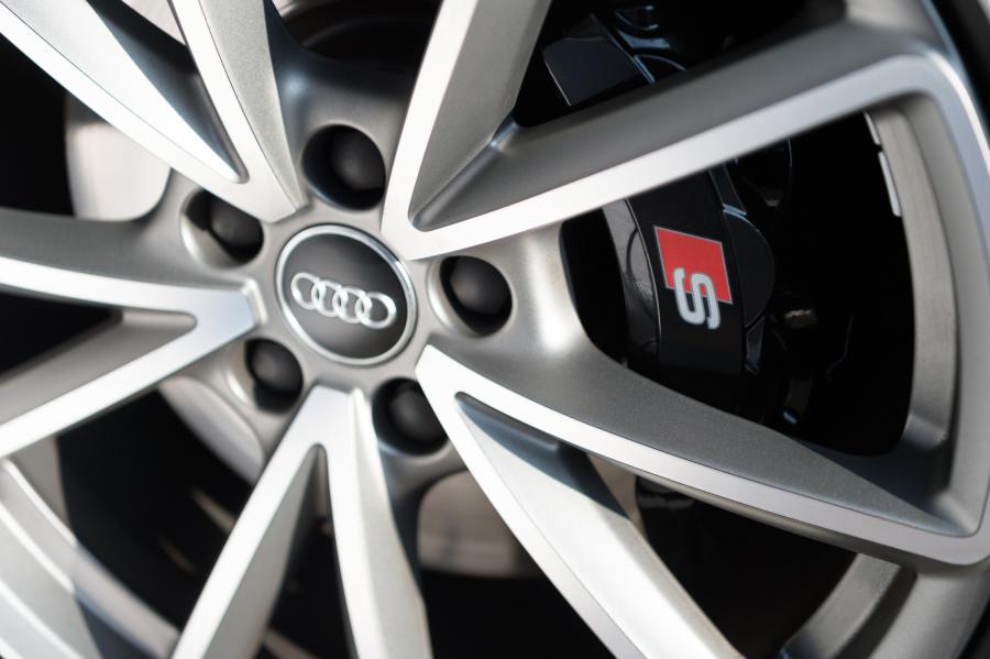 Колеса Audi S4 Avant (B9) 2017 года  (UK) (фото 2 из 31)